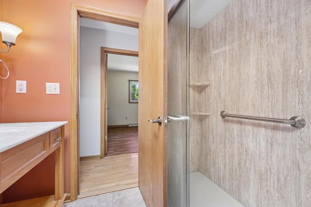 7557 Chapel Hill COURT N, Franklin, WI 53132