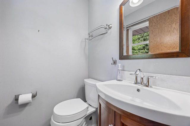 7557 Chapel Hill COURT N, Franklin, WI 53132