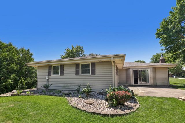 7557 Chapel Hill COURT N, Franklin, WI 53132