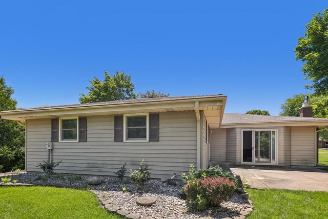 7557 Chapel Hill COURT N, Franklin, WI 53132