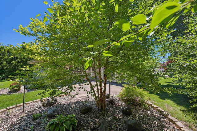 7557 Chapel Hill COURT N, Franklin, WI 53132