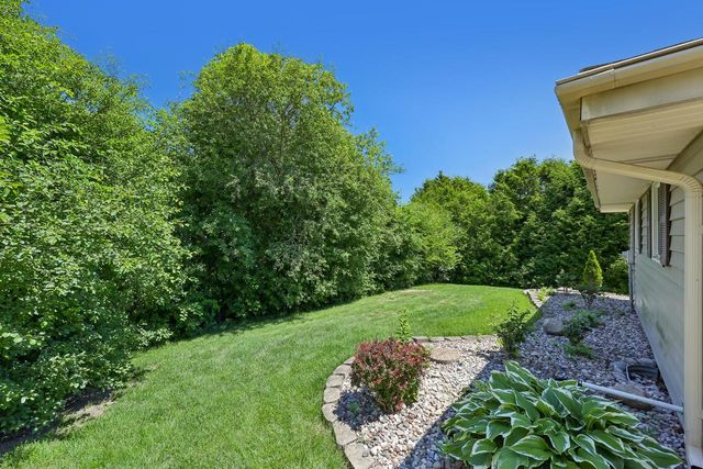 7557 Chapel Hill COURT N, Franklin, WI 53132