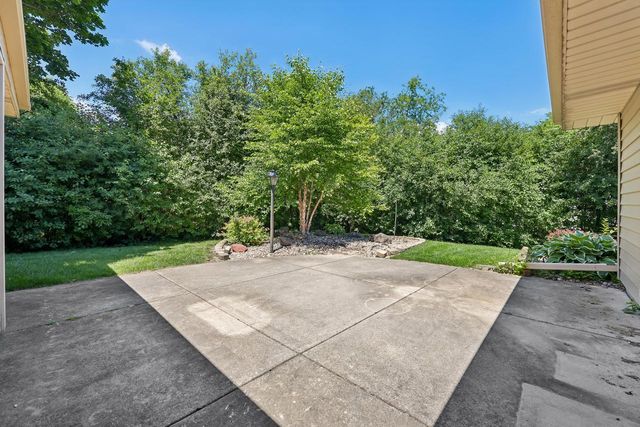7557 Chapel Hill COURT N, Franklin, WI 53132