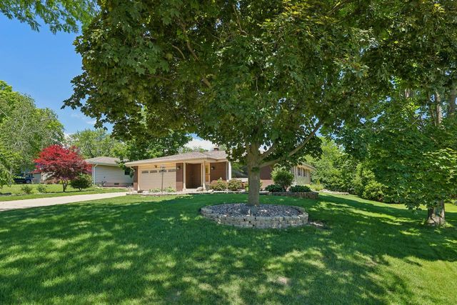 7557 Chapel Hill COURT N, Franklin, WI 53132