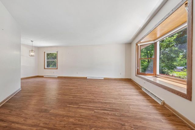 7557 Chapel Hill COURT N, Franklin, WI 53132