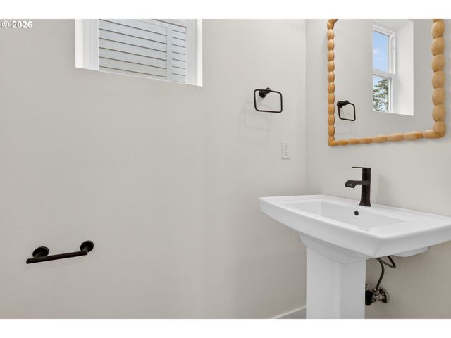 4055 Sw MCKINLEY St, Gresham, OR 97080