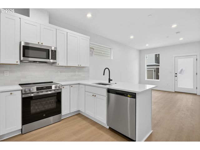4055 Sw MCKINLEY St, Gresham, OR 97080