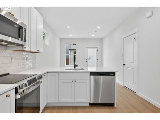 4055 Sw MCKINLEY St, Gresham, OR 97080
