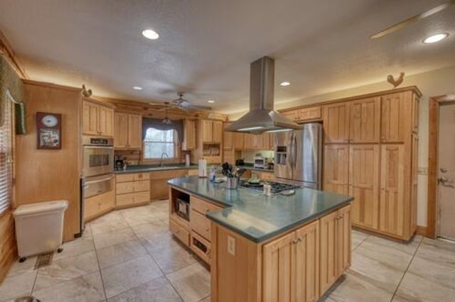 978 Ashley Lane, Young Harris, GA 30582