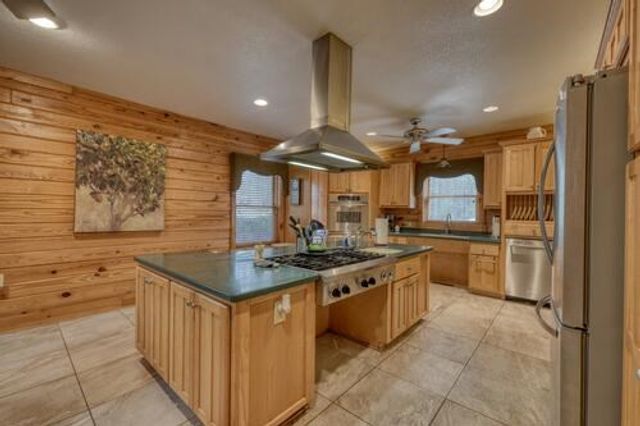 978 Ashley Lane, Young Harris, GA 30582