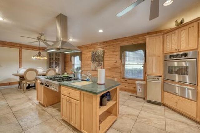 978 Ashley Lane, Young Harris, GA 30582