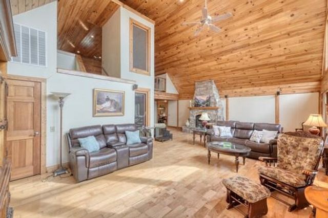 978 Ashley Lane, Young Harris, GA 30582