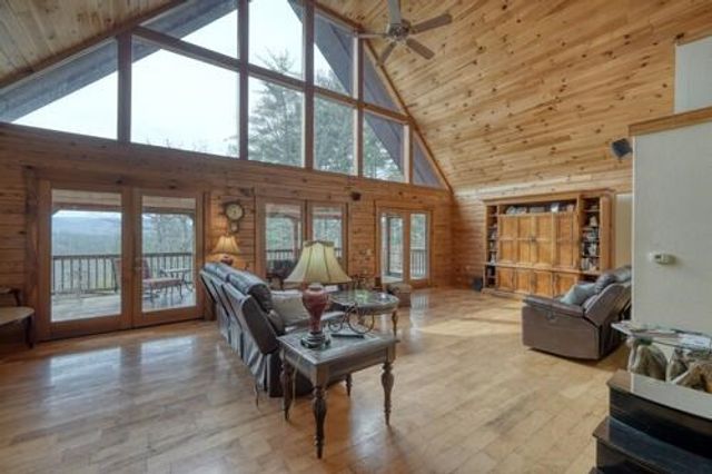 978 Ashley Lane, Young Harris, GA 30582