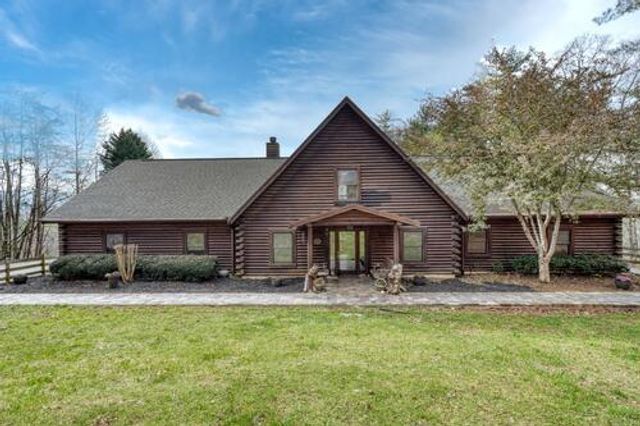 978 Ashley Lane, Young Harris, GA 30582