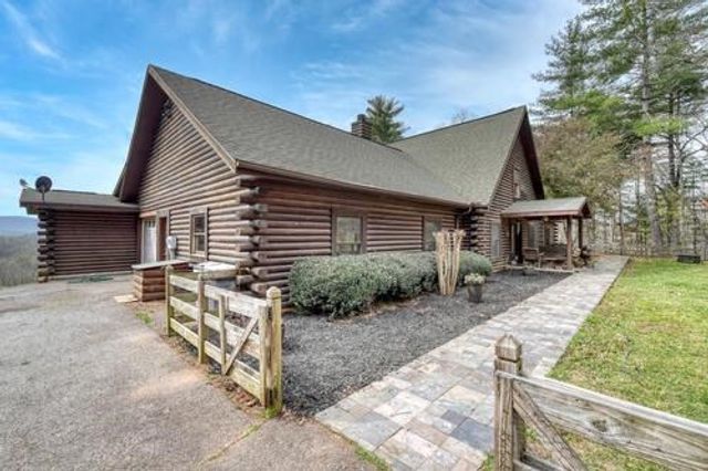 978 Ashley Lane, Young Harris, GA 30582