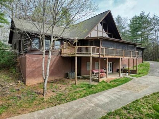 978 Ashley Lane, Young Harris, GA 30582