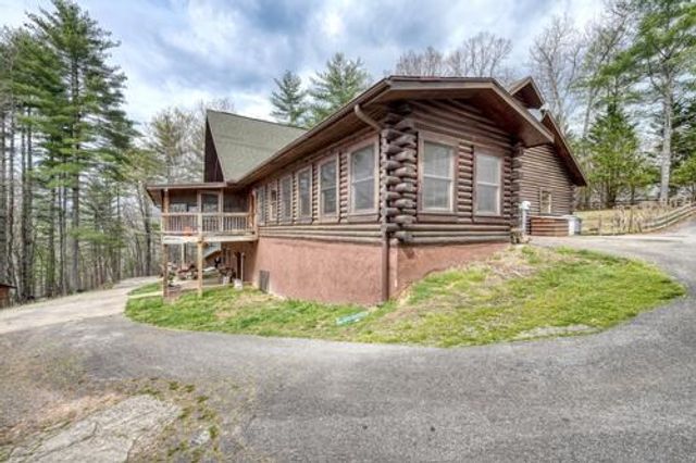 978 Ashley Lane, Young Harris, GA 30582