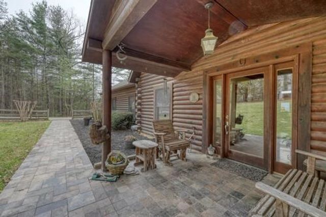 978 Ashley Lane, Young Harris, GA 30582