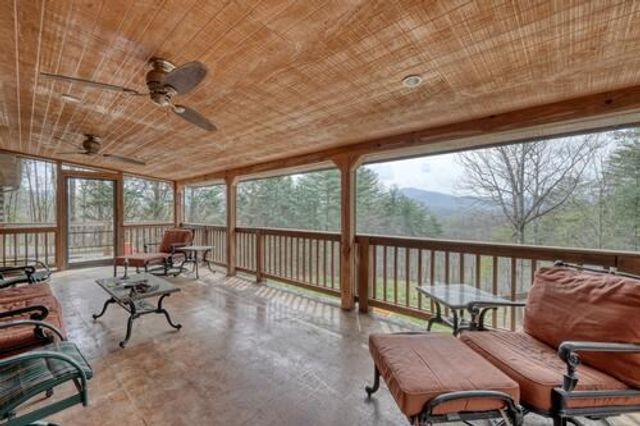 978 Ashley Lane, Young Harris, GA 30582