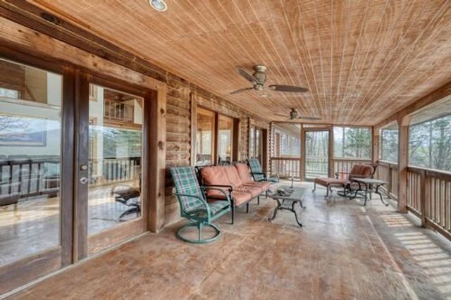 978 Ashley Lane, Young Harris, GA 30582