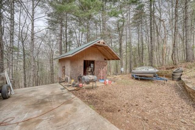978 Ashley Lane, Young Harris, GA 30582