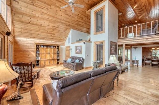 978 Ashley Lane, Young Harris, GA 30582