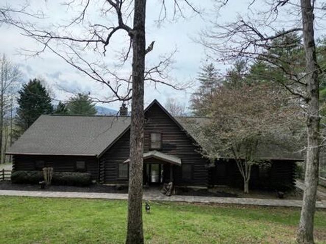 978 Ashley Lane, Young Harris, GA 30582