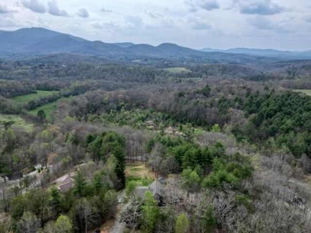 978 Ashley Lane, Young Harris, GA 30582