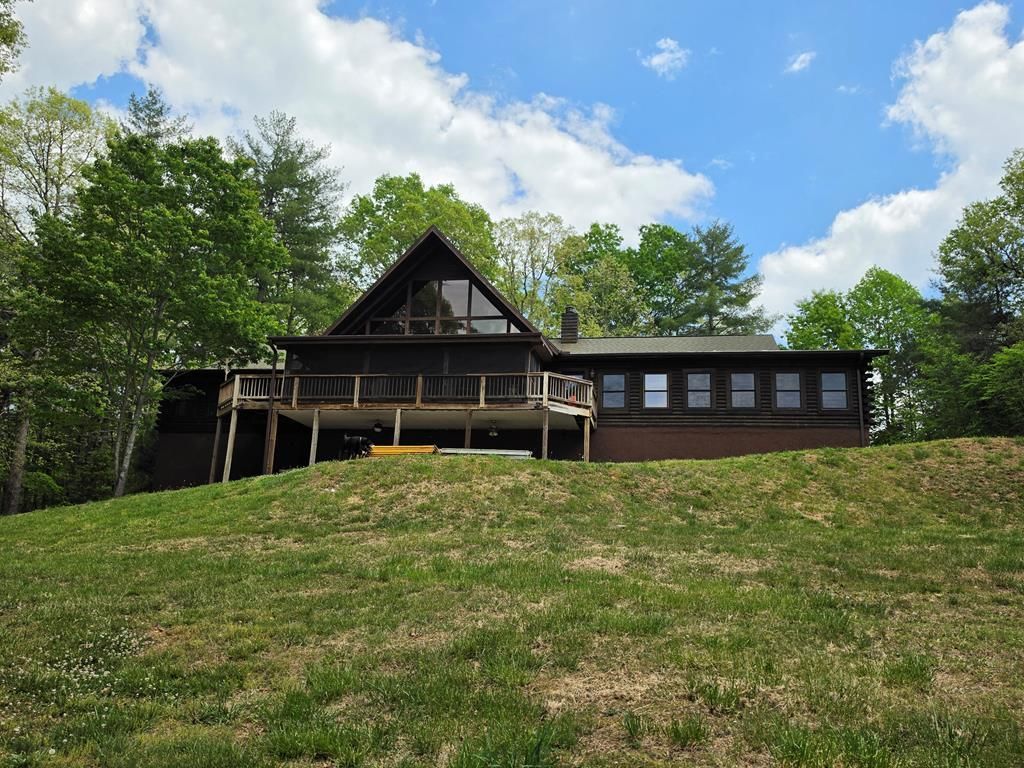 978 Ashley Lane, Young Harris, GA 30582