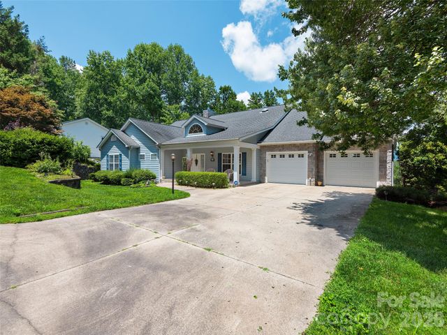 84 Red Cedar Drive, Hendersonville, NC 28792