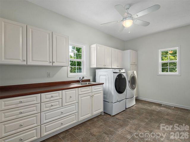84 Red Cedar Drive, Hendersonville, NC 28792