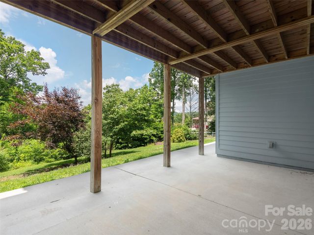 84 Red Cedar Drive, Hendersonville, NC 28792