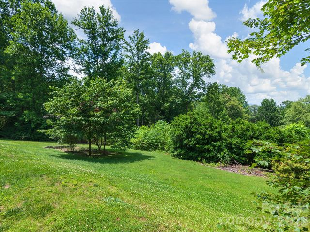 84 Red Cedar Drive, Hendersonville, NC 28792