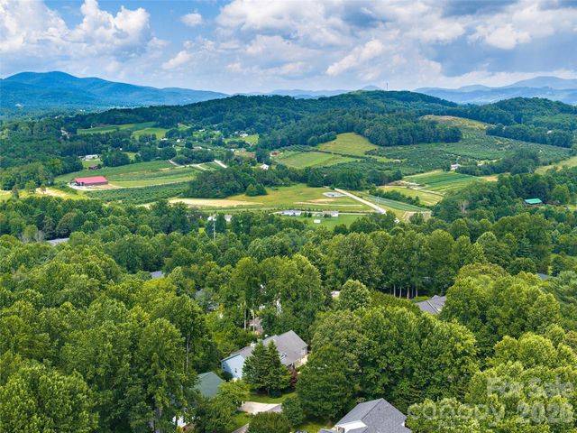 84 Red Cedar Drive, Hendersonville, NC 28792