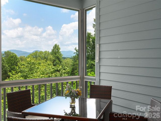 84 Red Cedar Drive, Hendersonville, NC 28792