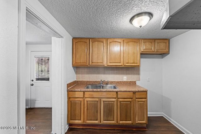 1424 W 9TH Street, Jacksonville, FL 32209