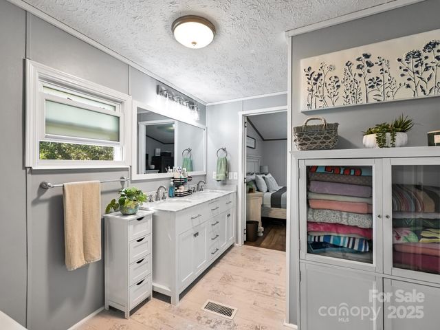 450 Berry Wills Road, Hot Springs, NC 28743