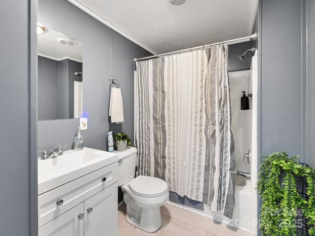 450 Berry Wills Road, Hot Springs, NC 28743