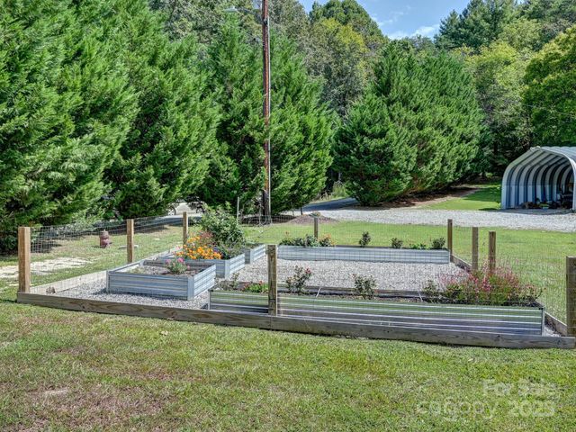 450 Berry Wills Road, Hot Springs, NC 28743