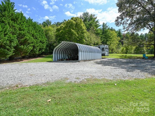 450 Berry Wills Road, Hot Springs, NC 28743