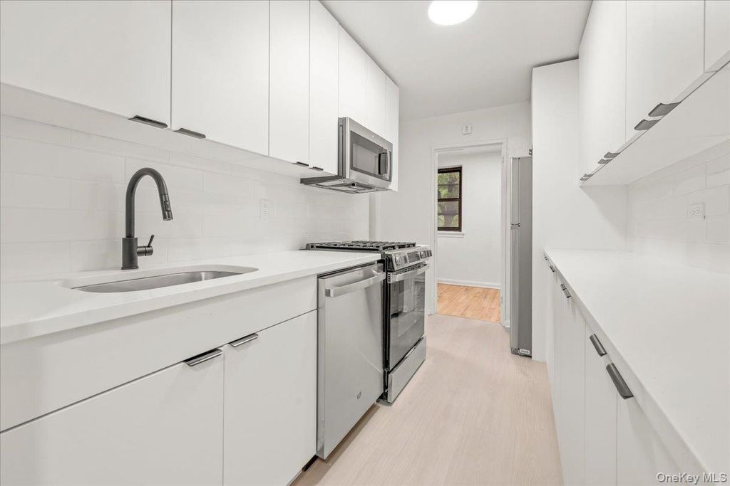 3260 Netherland Avenue 2F, Bronx, NY 10463 — photo 2