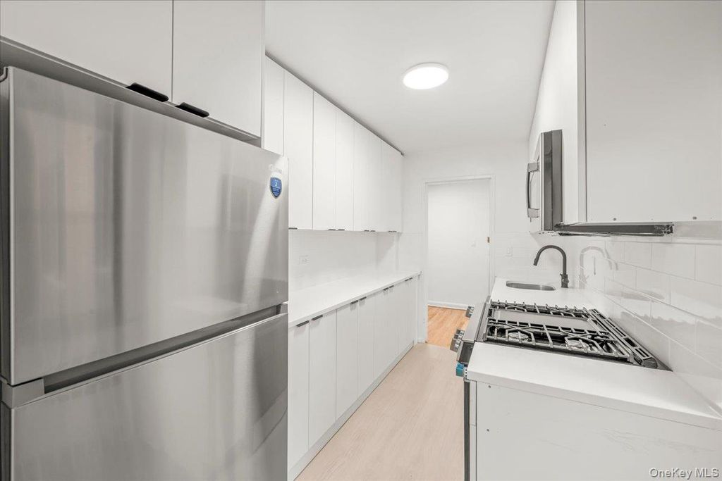 3260 Netherland Avenue 2F, Bronx, NY 10463 — photo 3