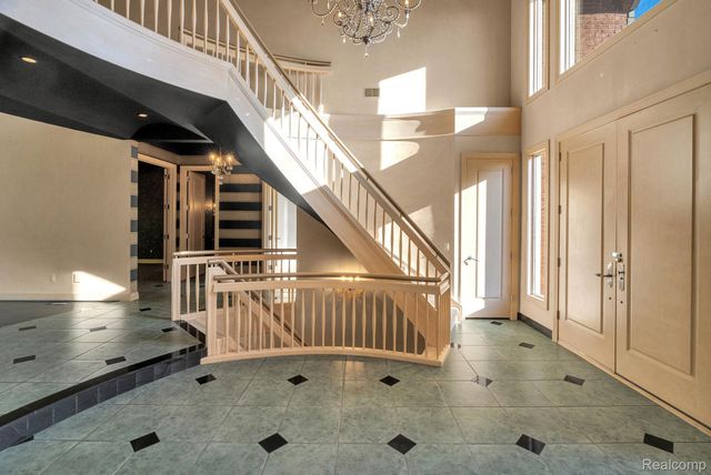 5779 Pinecrest Estates Drive, Ann Arbor, MI 48105