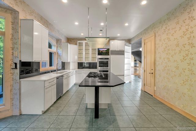 5779 Pinecrest Estates Drive, Ann Arbor, MI 48105