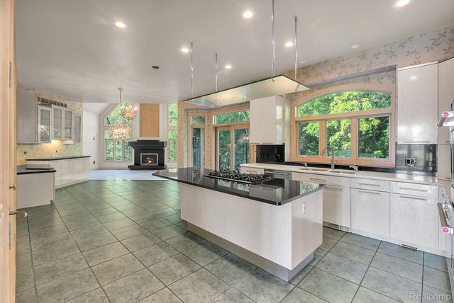 5779 Pinecrest Estates Drive, Ann Arbor, MI 48105