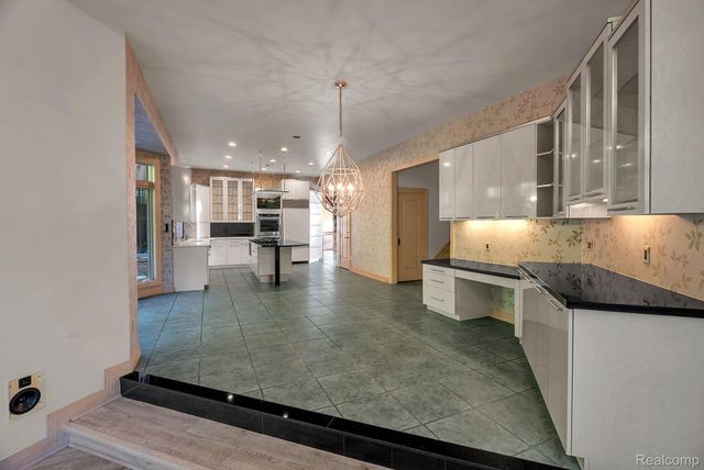 5779 Pinecrest Estates Drive, Ann Arbor, MI 48105