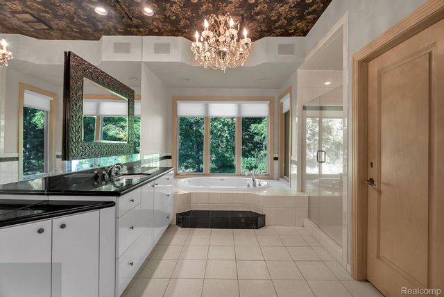 5779 Pinecrest Estates Drive, Ann Arbor, MI 48105