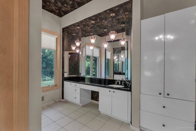 5779 Pinecrest Estates Drive, Ann Arbor, MI 48105