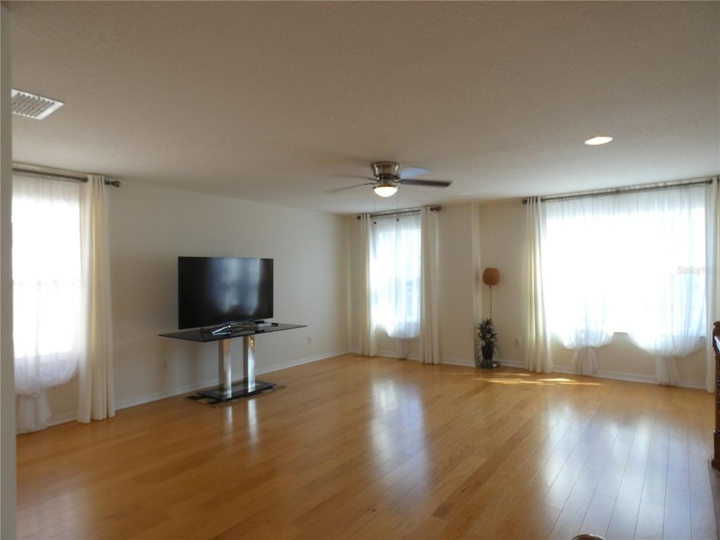 Image 13 of property listing at 10638 ARBOR VIEW BOULEVARD, Orlando, FL 32825