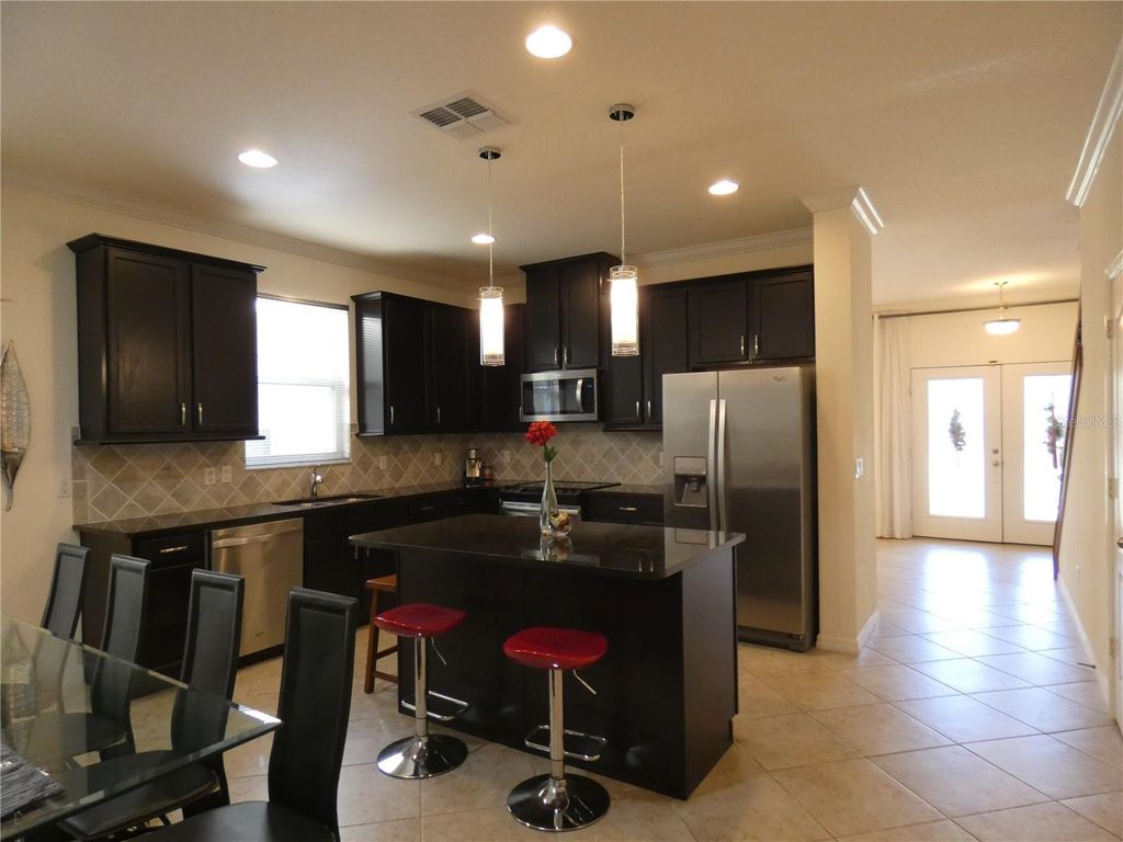 Image 5 of property listing at 10638 ARBOR VIEW BOULEVARD, Orlando, FL 32825